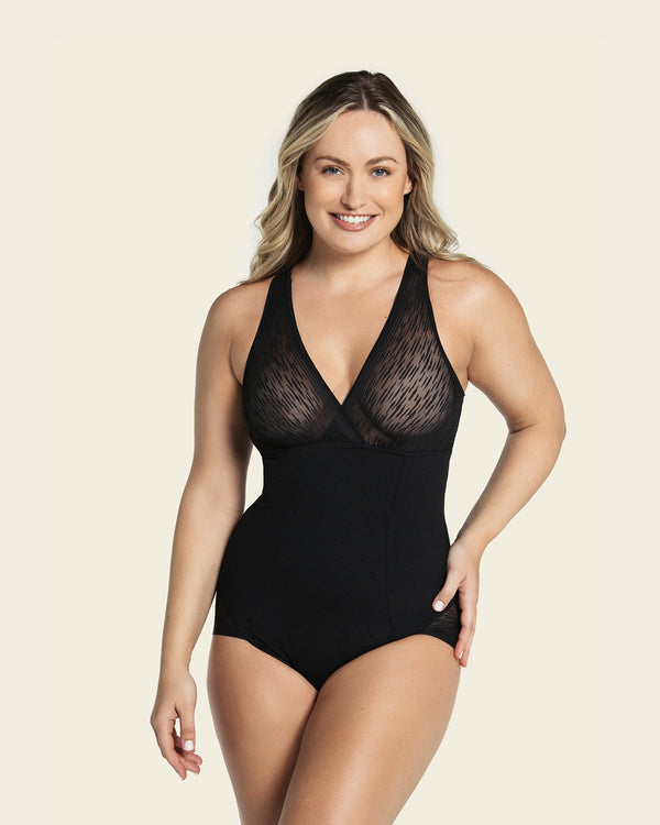 Skulpturel bodysuit med gennemsigtige striber og detaljer